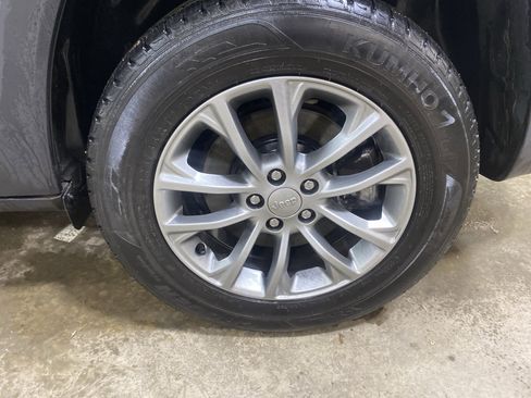 Used 2021 Jeep Cherokee Latitude Plus w/ Security Package image 3