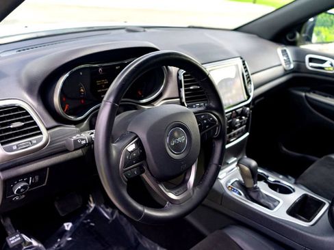 Used 2020 Jeep Grand Cherokee Altitude RWD image 10