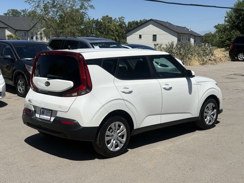 Used 2021 Kia Soul LX FWD image 4