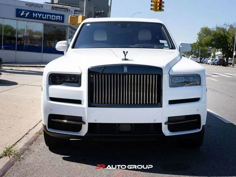 Used 2020 Rolls-Royce Cullinan Black Badge image 2