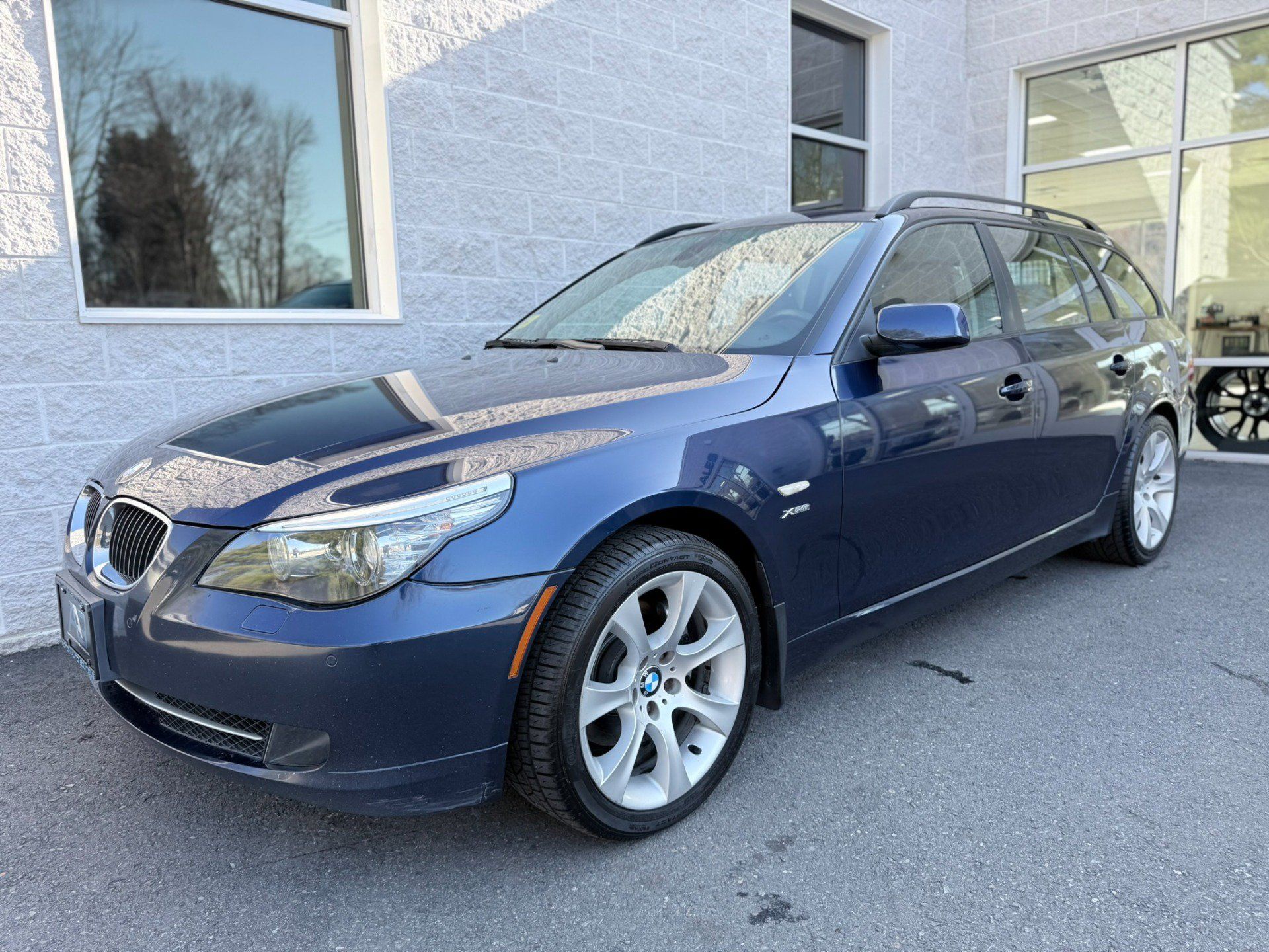 Used 2009 BMW 535i xDrive Wagon AWD/4WD image 4
