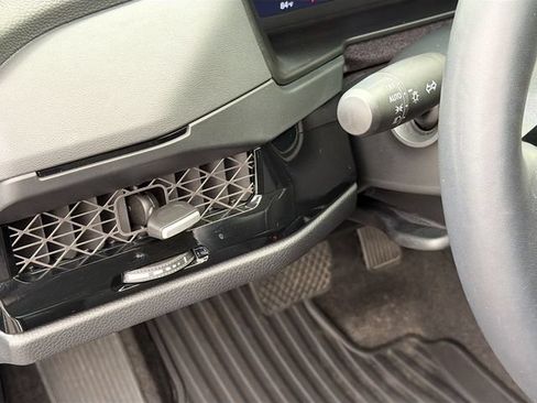 Used 2025 Honda Accord Touring image 9
