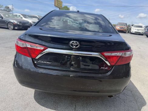 Used 2015 Toyota Camry XLE w/ Moonroof Package image 5