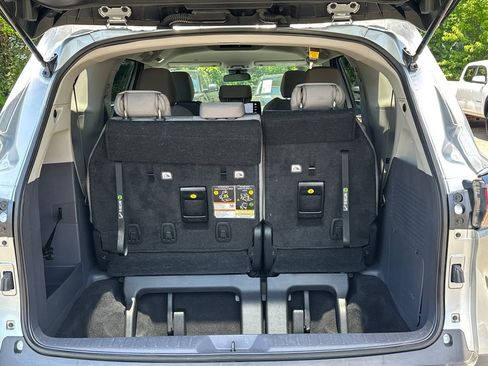 Used 2023 Toyota Sienna LE FWD image 6