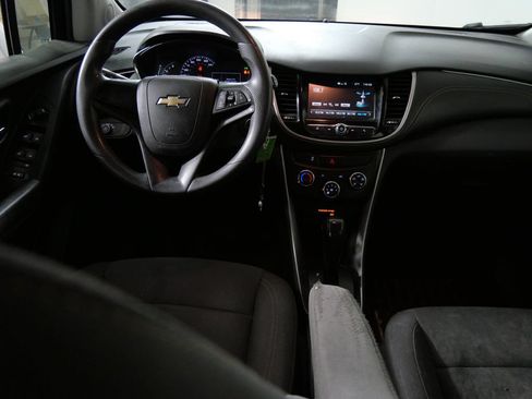 Used 2017 Chevrolet Trax LS AWD/4WD image 16