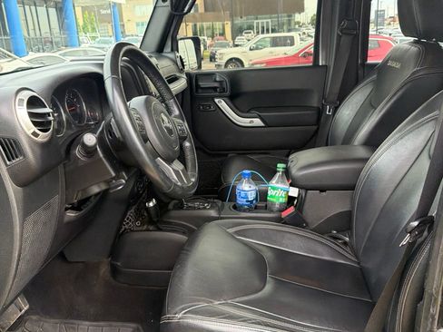 Used 2017 Jeep Wrangler Unlimited Sahara w/ Max Tow Package AWD/4WD image 7