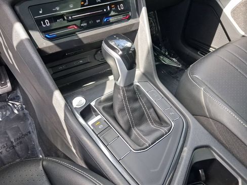Used 2024 Volkswagen Tiguan SE R-Line FWD image 22
