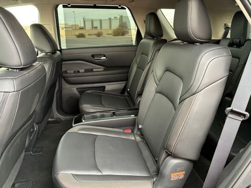 Certified 2024 Nissan Pathfinder SL w/ SL Premium Package image 18
