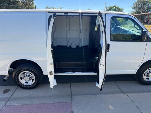Used 2016 Chevrolet Express 2500 image 12