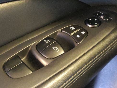 Used 2017 Nissan Pathfinder Platinum w/ Cargo Package FWD image 27
