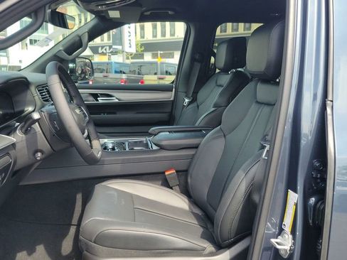 New 2025 Jeep Wagoneer Series II image 14