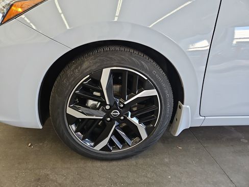 Used 2024 Nissan Versa SR w/ Trunk Package image 20