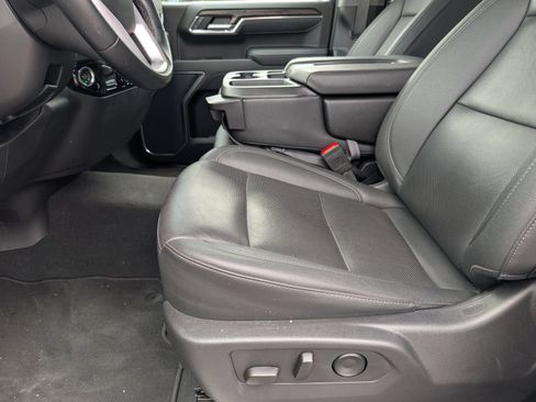 Used 2025 GMC Sierra 1500 SLT AWD/4WD image 7