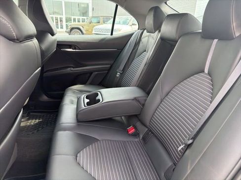 Used 2018 Toyota Camry SE image 29