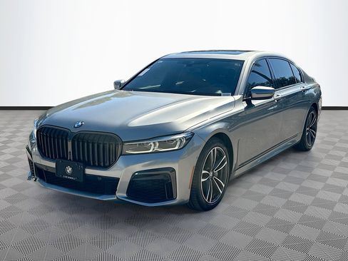 Used 2022 BMW 750i xDrive w/ Executive Package image 3