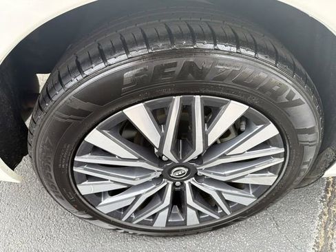 Used 2024 Nissan Altima 2.5 SV FWD image 34