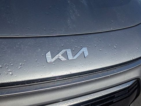 Used 2023 Kia Niro SX Touring image 10