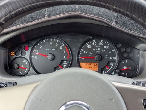 Used 2010 Nissan Frontier SE image 22