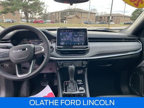 Used 2024 Jeep Compass Latitude w/ Sun and Sound Group image 18