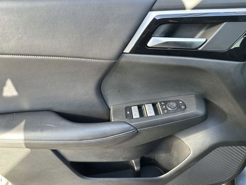 Used 2024 Mitsubishi Outlander SE Black Edition image 30