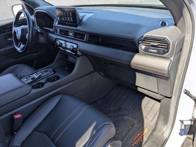 Used 2025 Honda Pilot TrailSport image 18