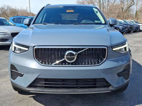 Used 2023 Volvo XC40 B5 Core w/ Convenience Package image 2