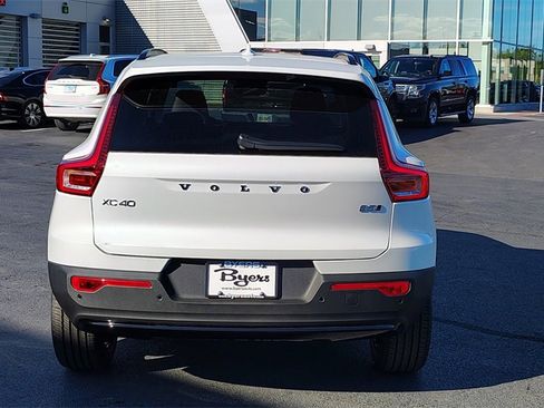 New 2026 Volvo XC40 B5 Core w/ Climate Package image 28