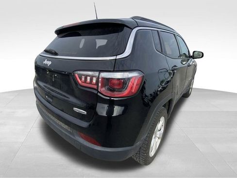 Used 2018 Jeep Compass Latitude w/ Popular Equipment Group AWD/4WD image 9