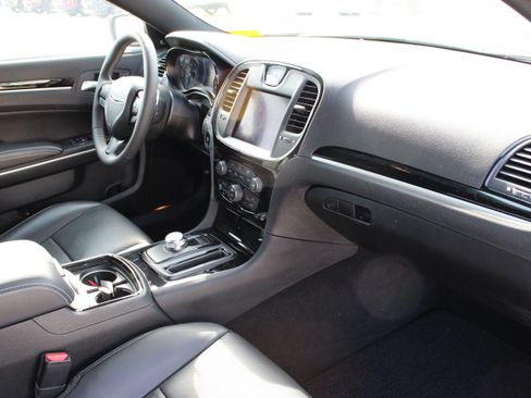 Used 2023 Chrysler 300 S w/ Comfort Group RWD image 43