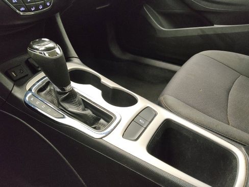 Used 2017 Chevrolet Cruze LS image 26