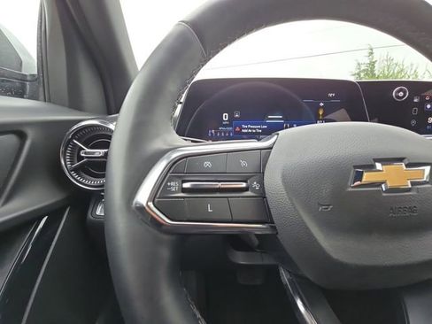 Used 2025 Chevrolet Equinox LT w/ Convenience Package II FWD image 11