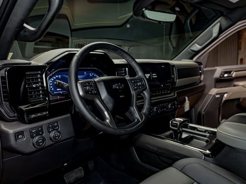 Used 2024 Chevrolet Silverado 1500 ZR2 w/ Technology Package image 17