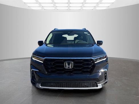 New 2025 Honda Pilot Touring image 2