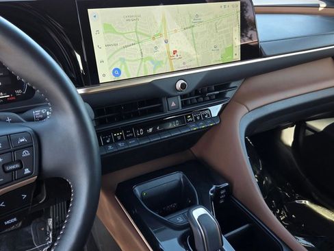 Used 2025 Toyota Crown Signia Limited image 15