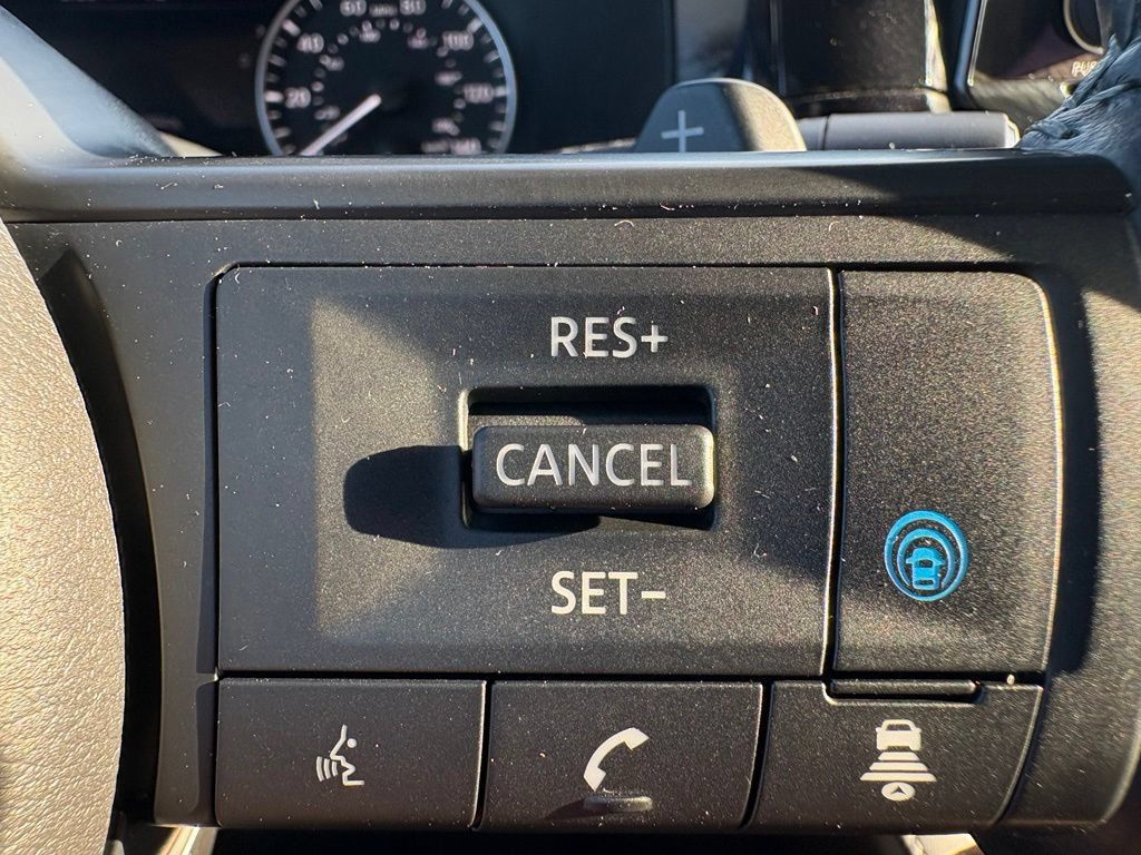 Used 2025 Nissan Pathfinder SV AWD/4WD image 36