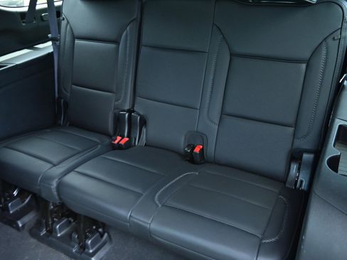 Used 2024 GMC Yukon XL Denali AWD/4WD image 11