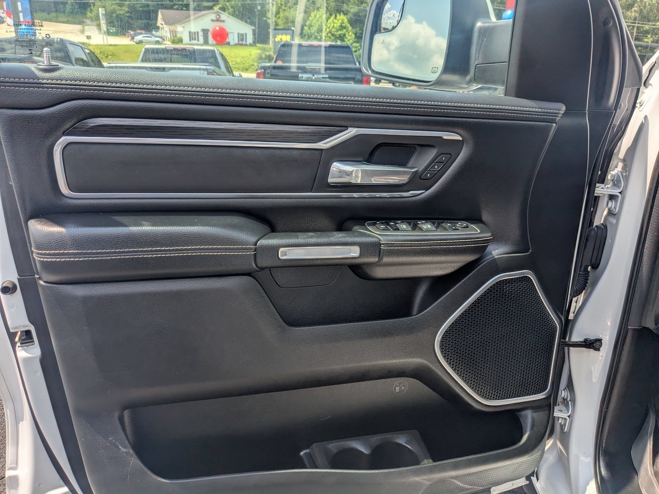 Used 2023 RAM 1500 Laramie AWD/4WD image 11