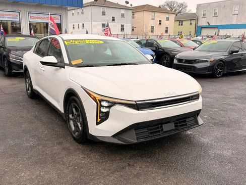 Used 2025 Kia K4 image 2