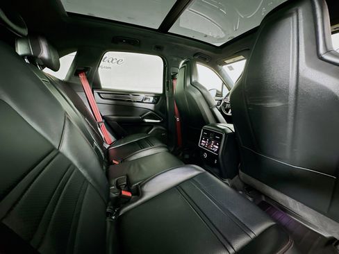 Used 2021 Porsche Cayenne Turbo image 28