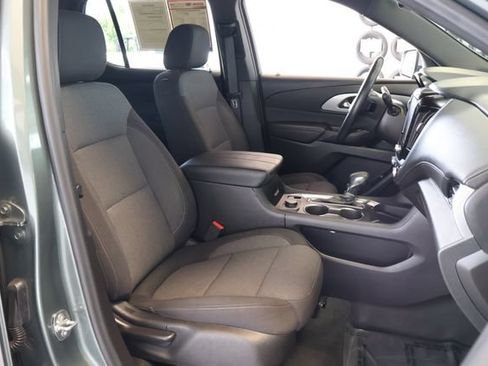 Used 2022 Chevrolet Traverse LT FWD image 22