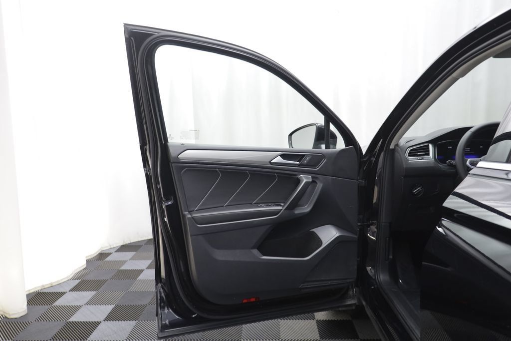 Used 2022 Volkswagen Tiguan SE AWD/4WD image 4