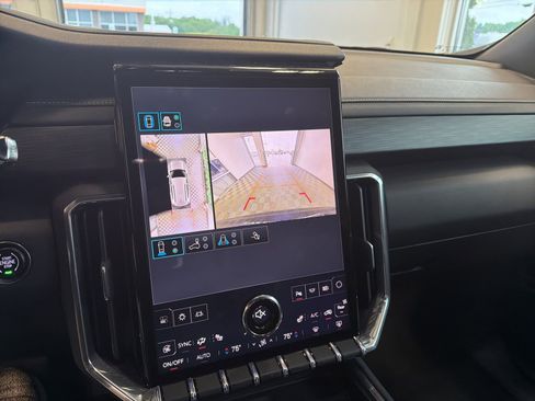 Used 2025 GMC Acadia Elevation FWD image 26