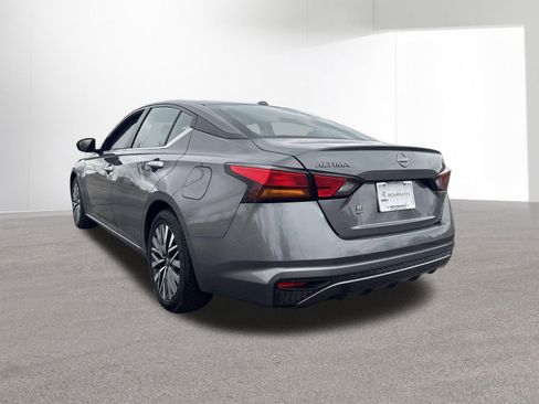 Used 2024 Nissan Altima 2.5 SV FWD image 27