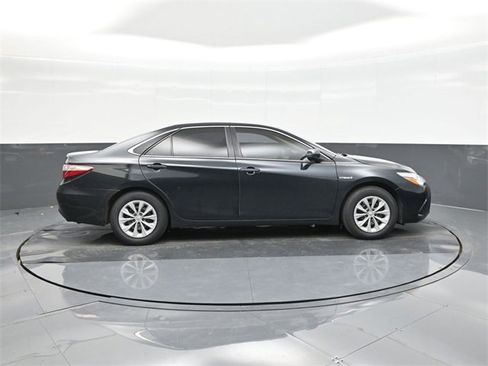 Used 2015 Toyota Camry LE image 26
