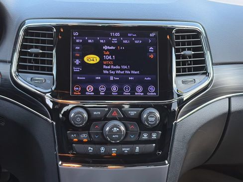 Used 2019 Jeep Grand Cherokee Limited AWD/4WD image 15