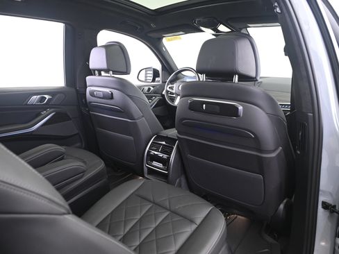 Used 2025 BMW X7 xDrive40i w/ M Sport Package AWD/4WD image 17