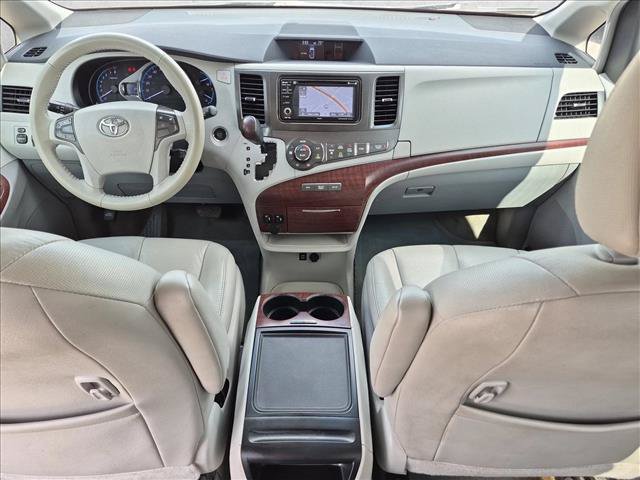 Used 2014 Toyota Sienna XLE FWD image 16