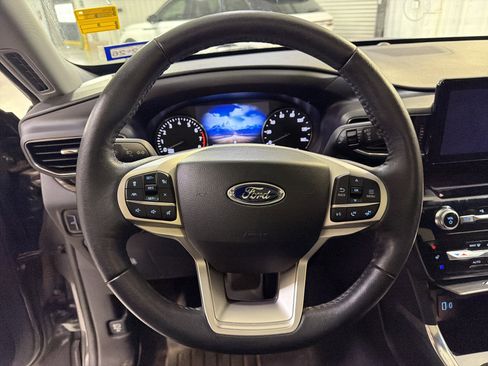 Used 2022 Ford Explorer Limited w/ Equipment Group 301A RWD image 16