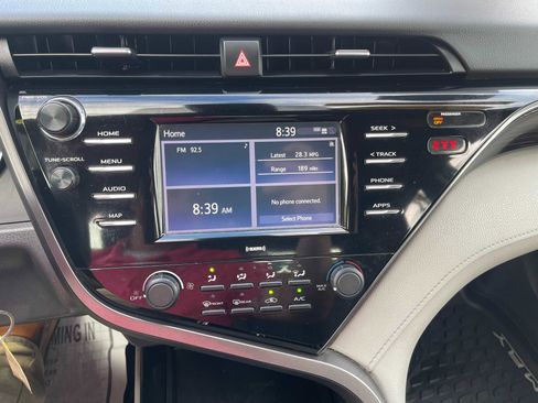 Used 2020 Toyota Camry LE image 21