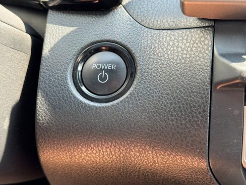 Certified 2025 Toyota Camry Hybrid image 21